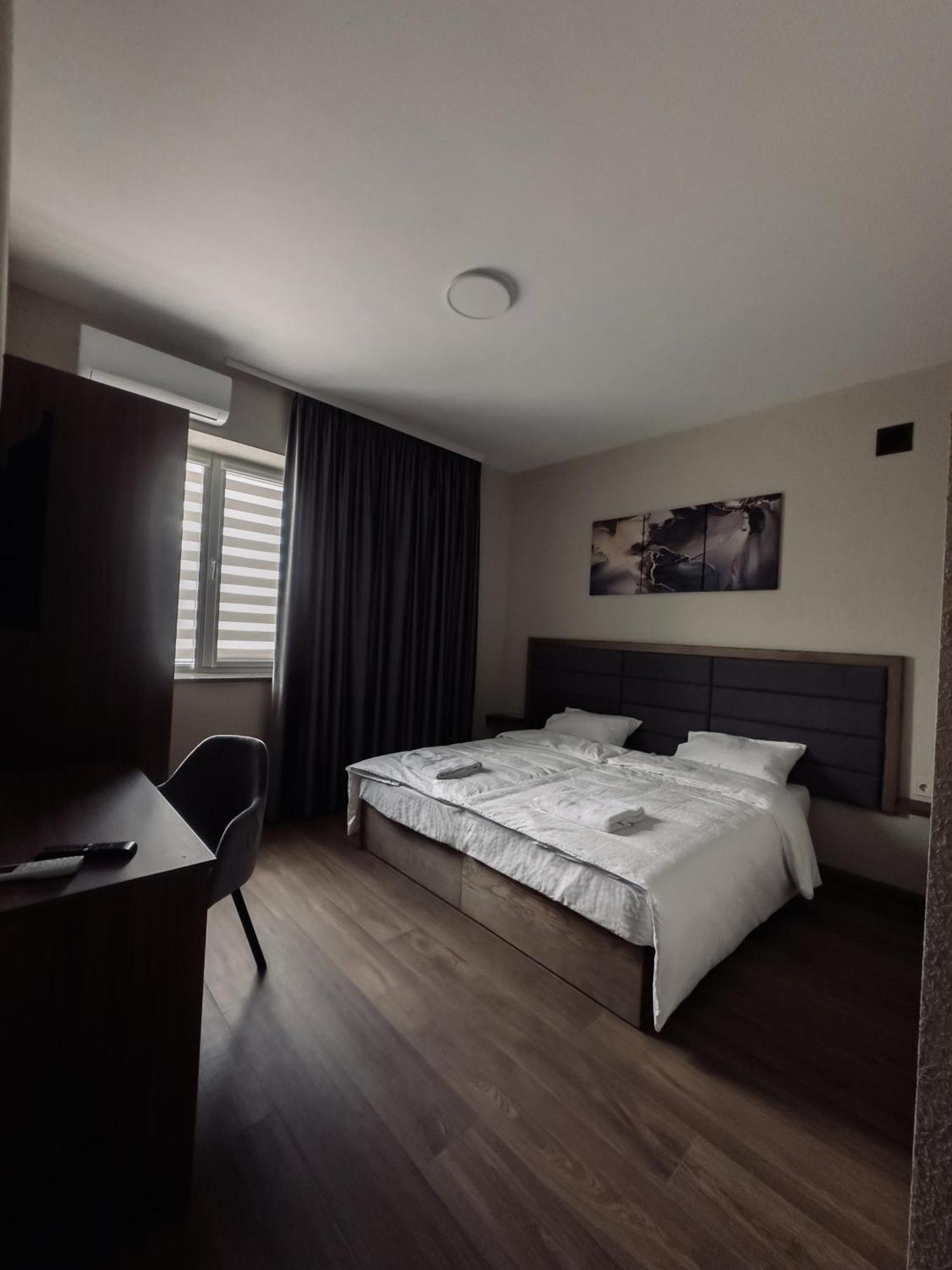 Nesvit Hotel Kyiv Exterior photo